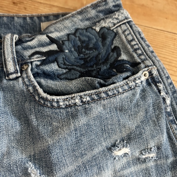 ALLSAINTS Pam Rose Embroidered Cutoff Denim Shorts Size 27 - Picture 4 of 9